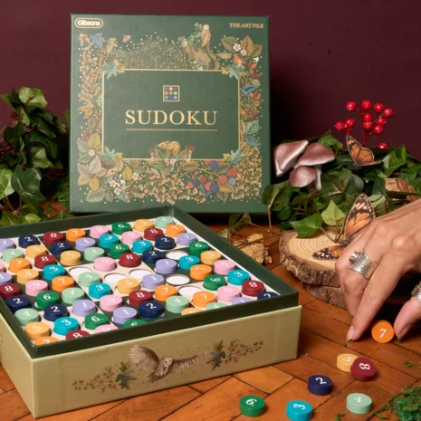 G9041_The_Art_File_Sudoku_1093_x_1093__0001_Lifestyle_with_hand G9041_The_Art_File_Sudoku_1093_x_1093__0001_Lifestyle_with_hand