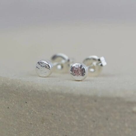Circle hammered studs