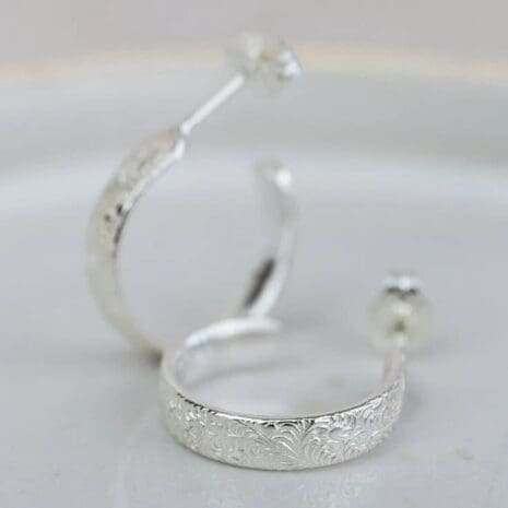 Mini lace studs