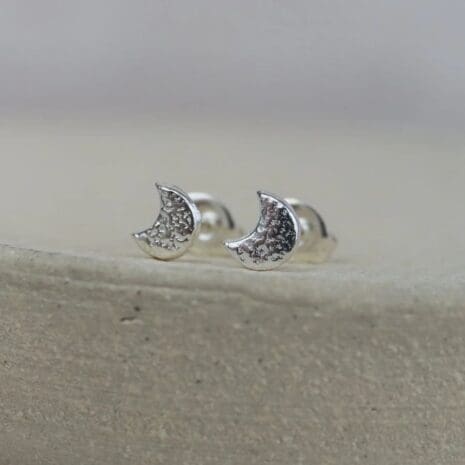 Moon hammered studs