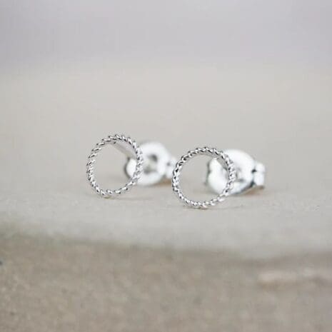 Twist Circle Stud ear 2